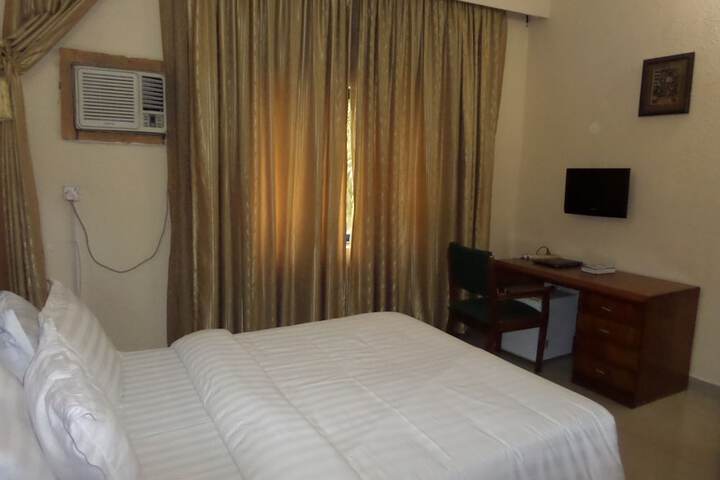 Room 14 of 23