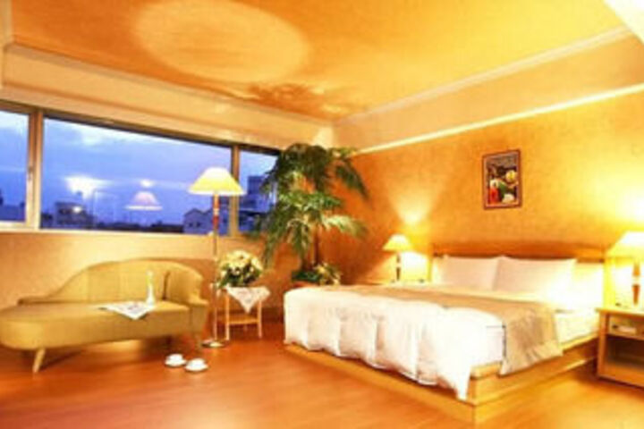 Room 10 of 15