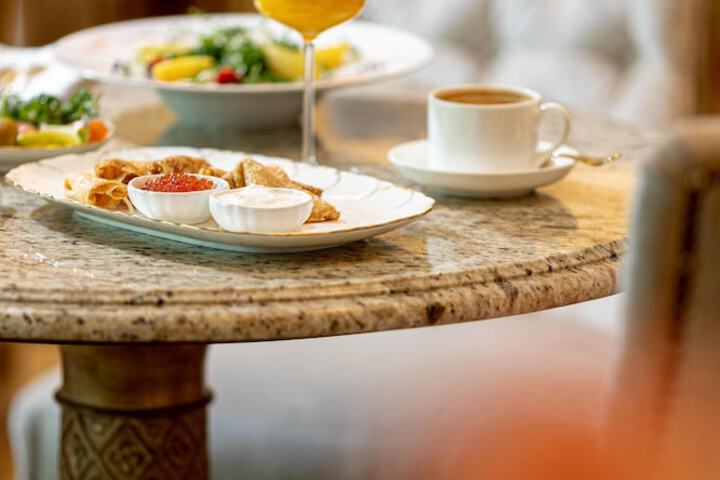 Breakfast/Coffee Service 232 of 339