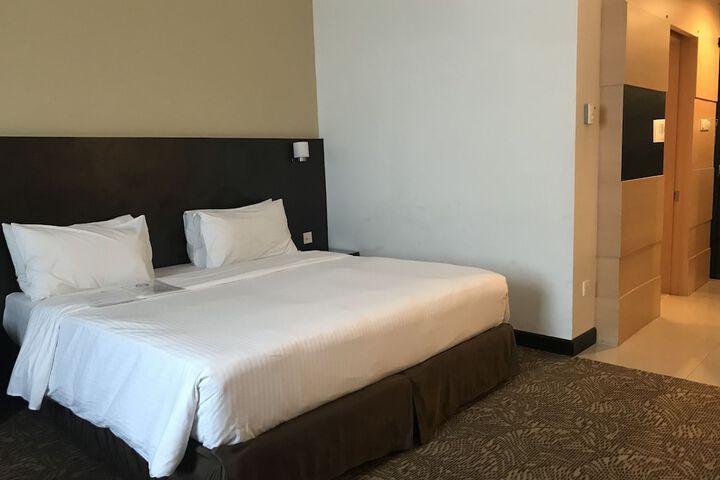 Room 35 of 74