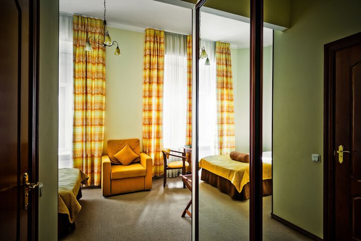 Room 7 of 34
