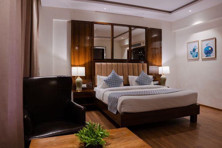 Room 4 of 32