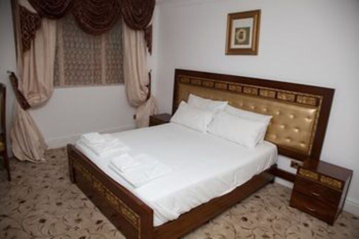 Room 6 of 20