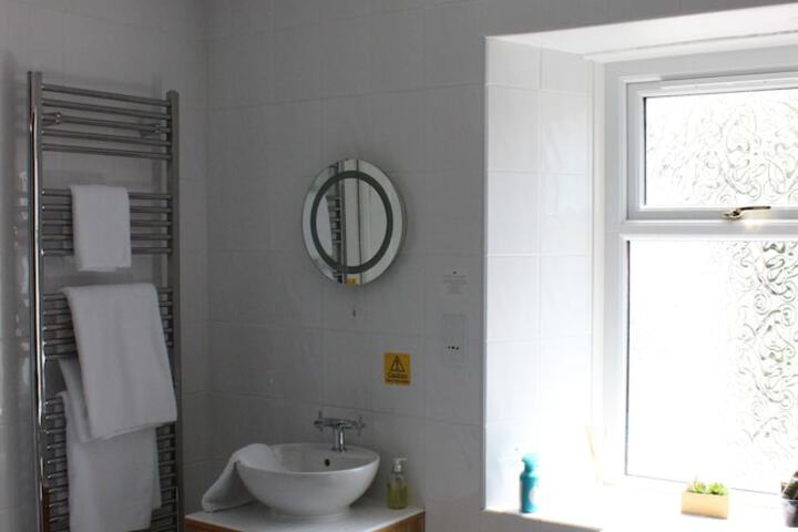 Room 27 of 73