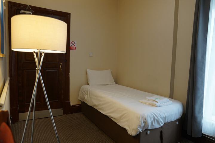 Room 17 of 61