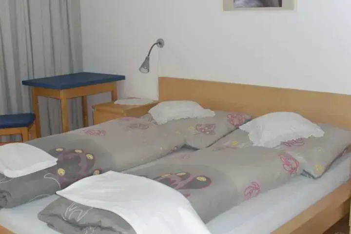 Room 4 of 12