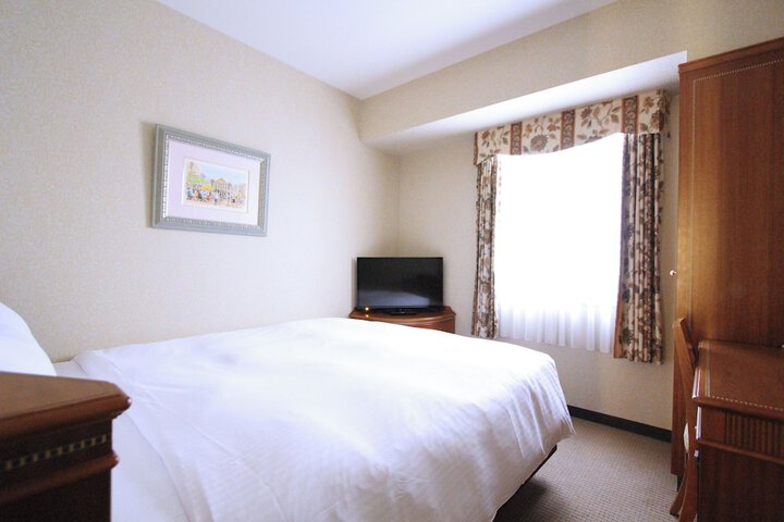 Room 8 of 11