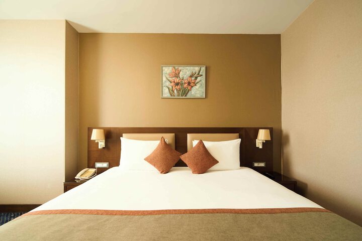 Room 32 of 83