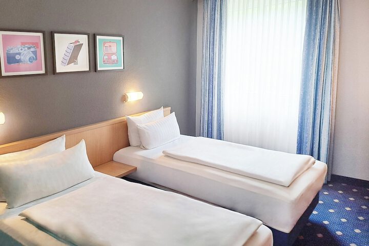 Room 3 of 84
