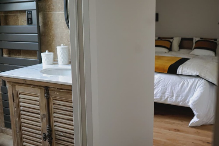 Room 27 of 49