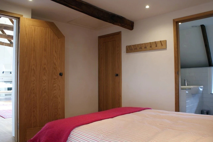 Room 3 of 7