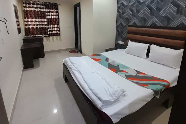 Room 27 of 43