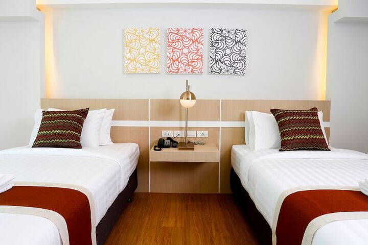 Room 8 of 38