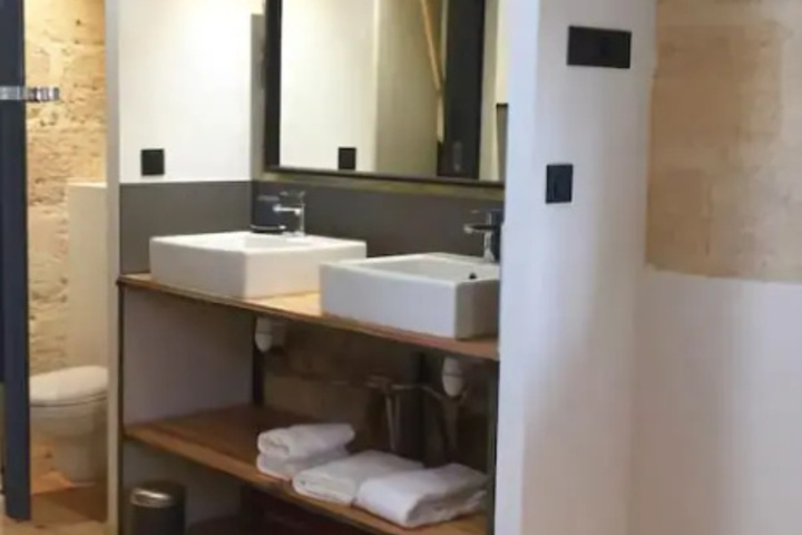 Room 6 of 14