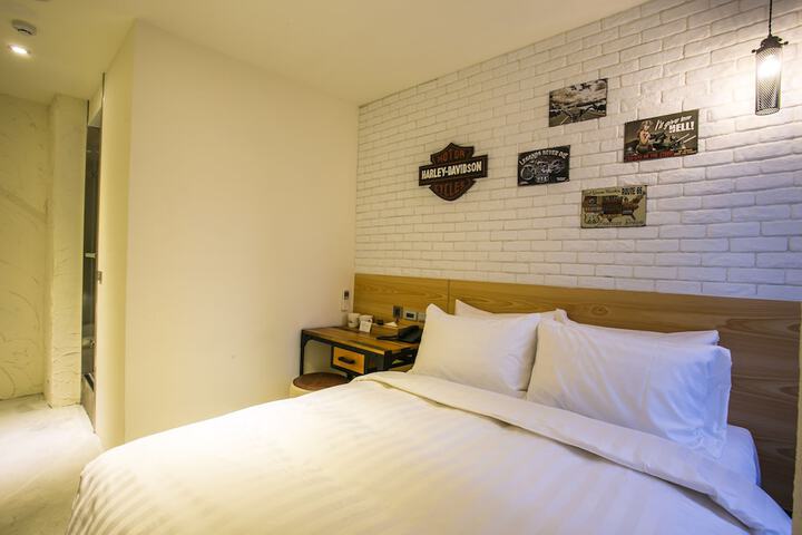 Room 12 of 37