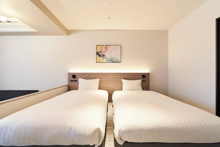 Room 27 of 95