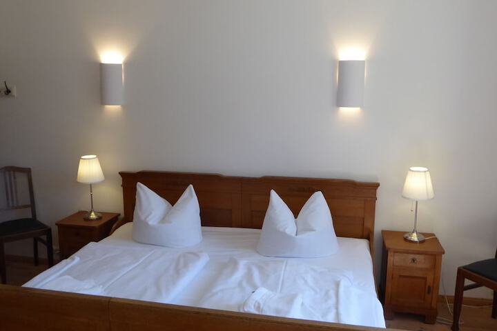 Room 2 of 44