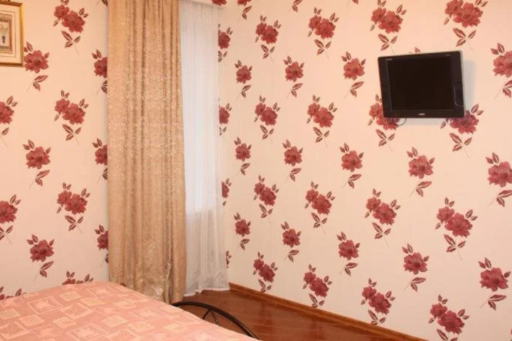 Room 4 of 13
