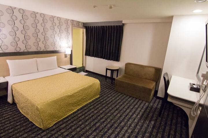 Room 21 of 33