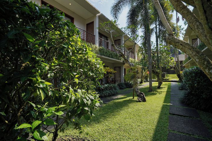 Hotel Exterior 64 of 73