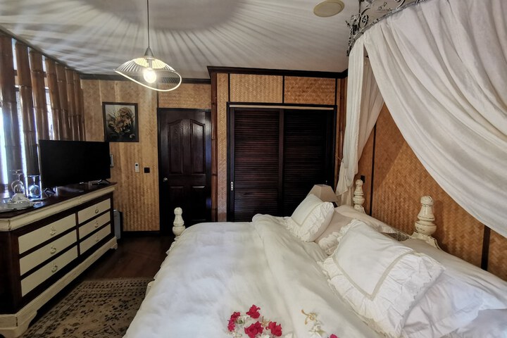 Room 57 of 404