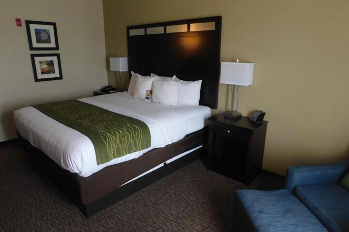 1 King Bed (12 of 14)