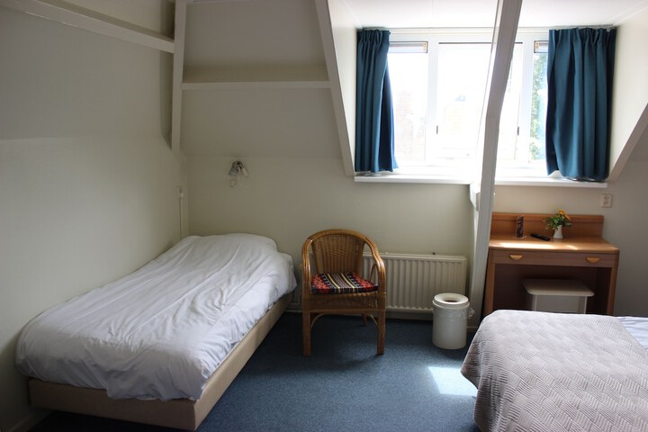 Room 9 of 30