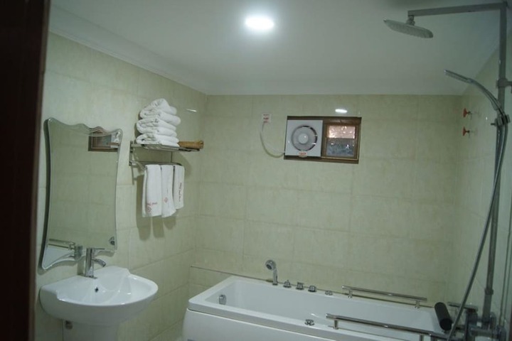 Room 21 of 32