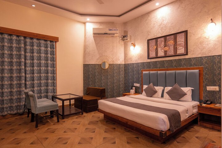 Room 42 of 114