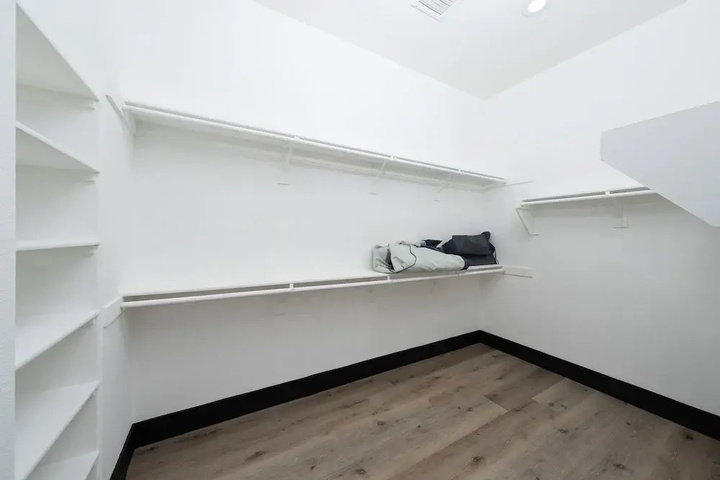 Room 12 of 23
