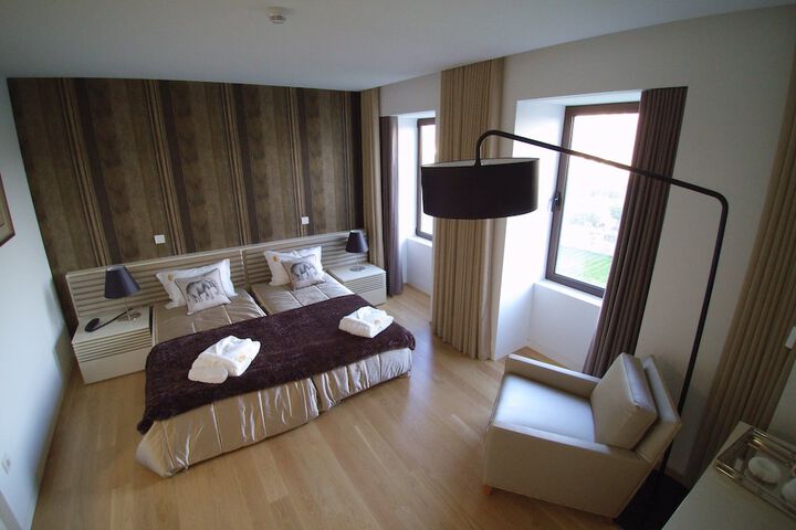 Room 5 of 73
