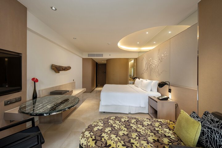 Room 12 of 204