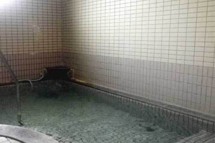 Room 2 of 20