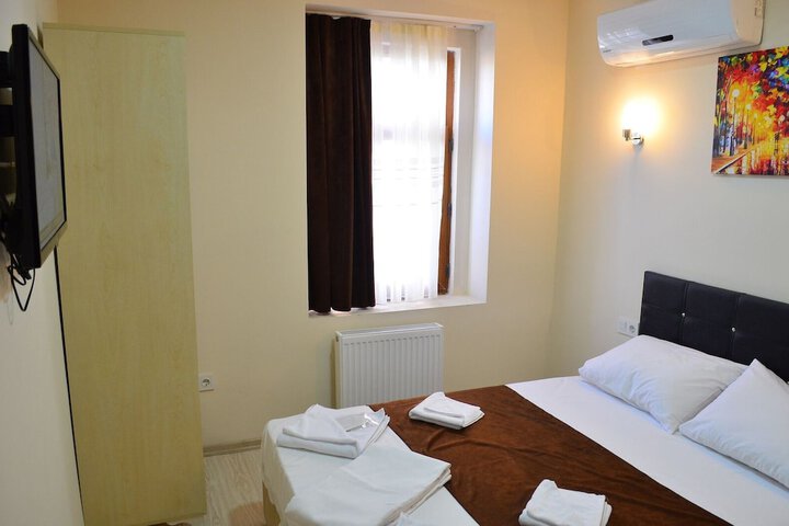 Room 11 of 30
