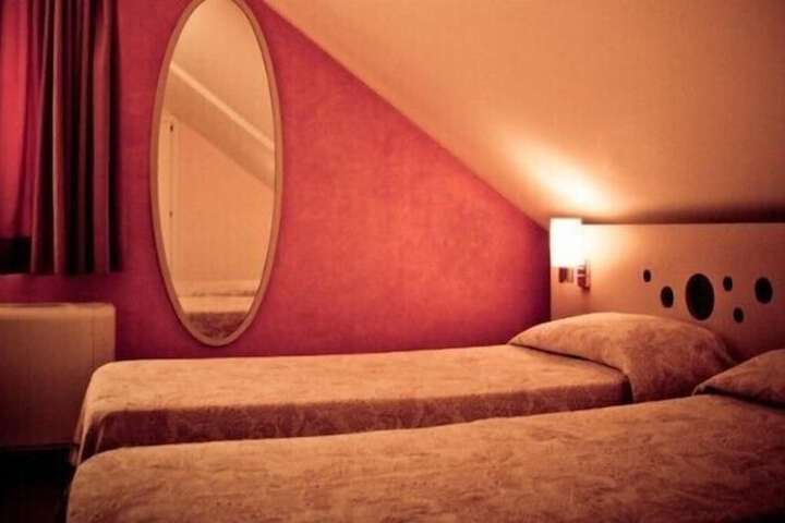 Room 15 of 44