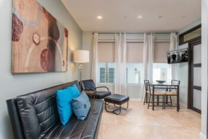 Room 10 of 27