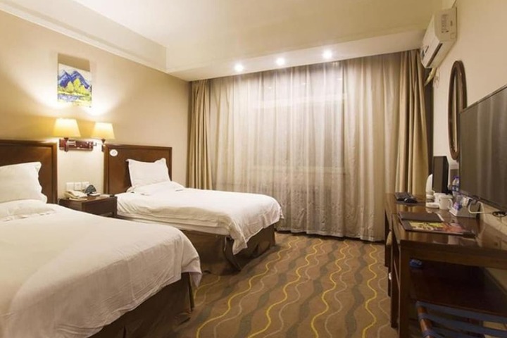 Room 12 of 27