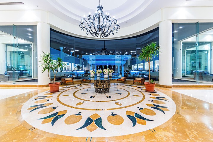 Entrance & Lobby