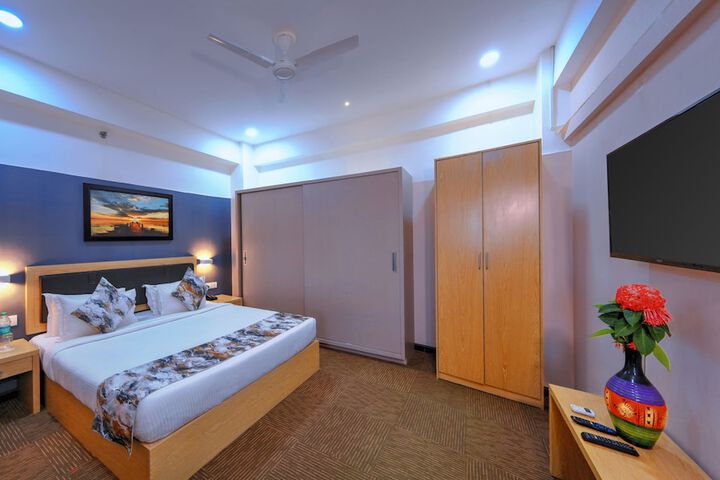 Room 14 of 33