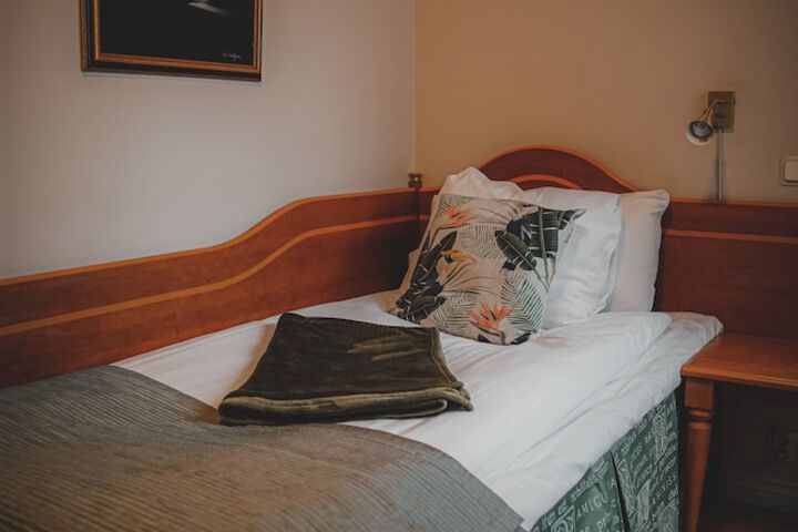 Room 42 of 86