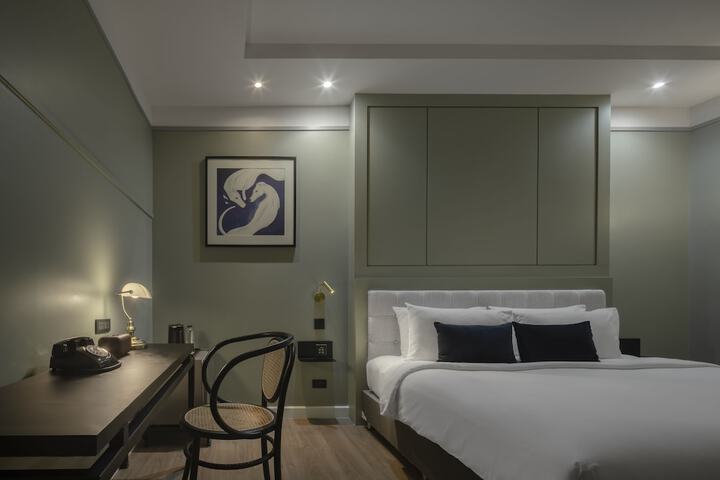 Room 9 of 43