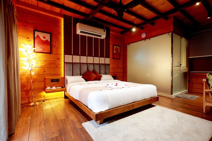 Room 4 of 27