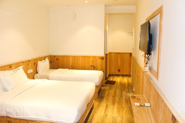 Room 14 of 33