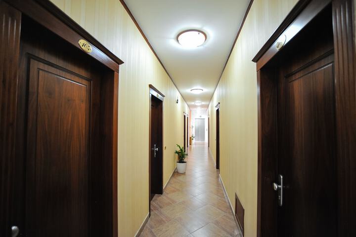 Ballroom/Hall 88 of 103