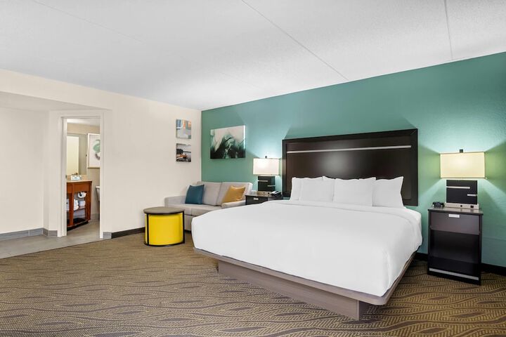 Room 27 of 47