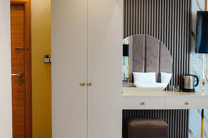 Room 16 of 65