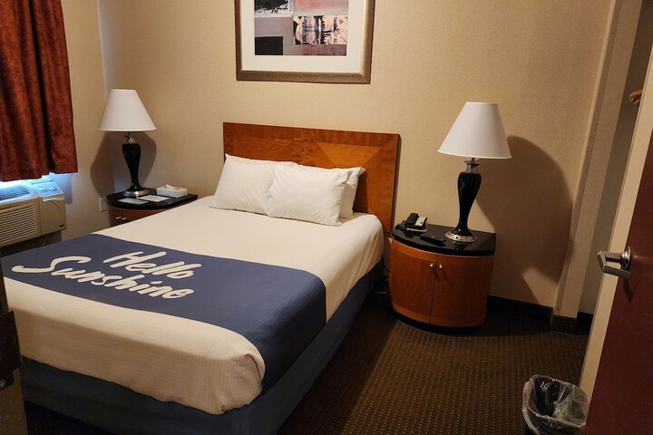 1 Queen Bed Suite (5 of 30)