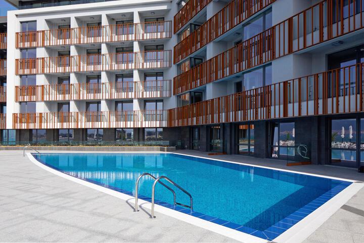 Pool 39 of 76