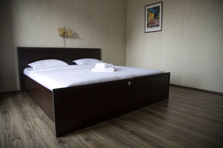 Room 13 of 42