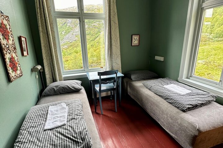 Room 16 of 39